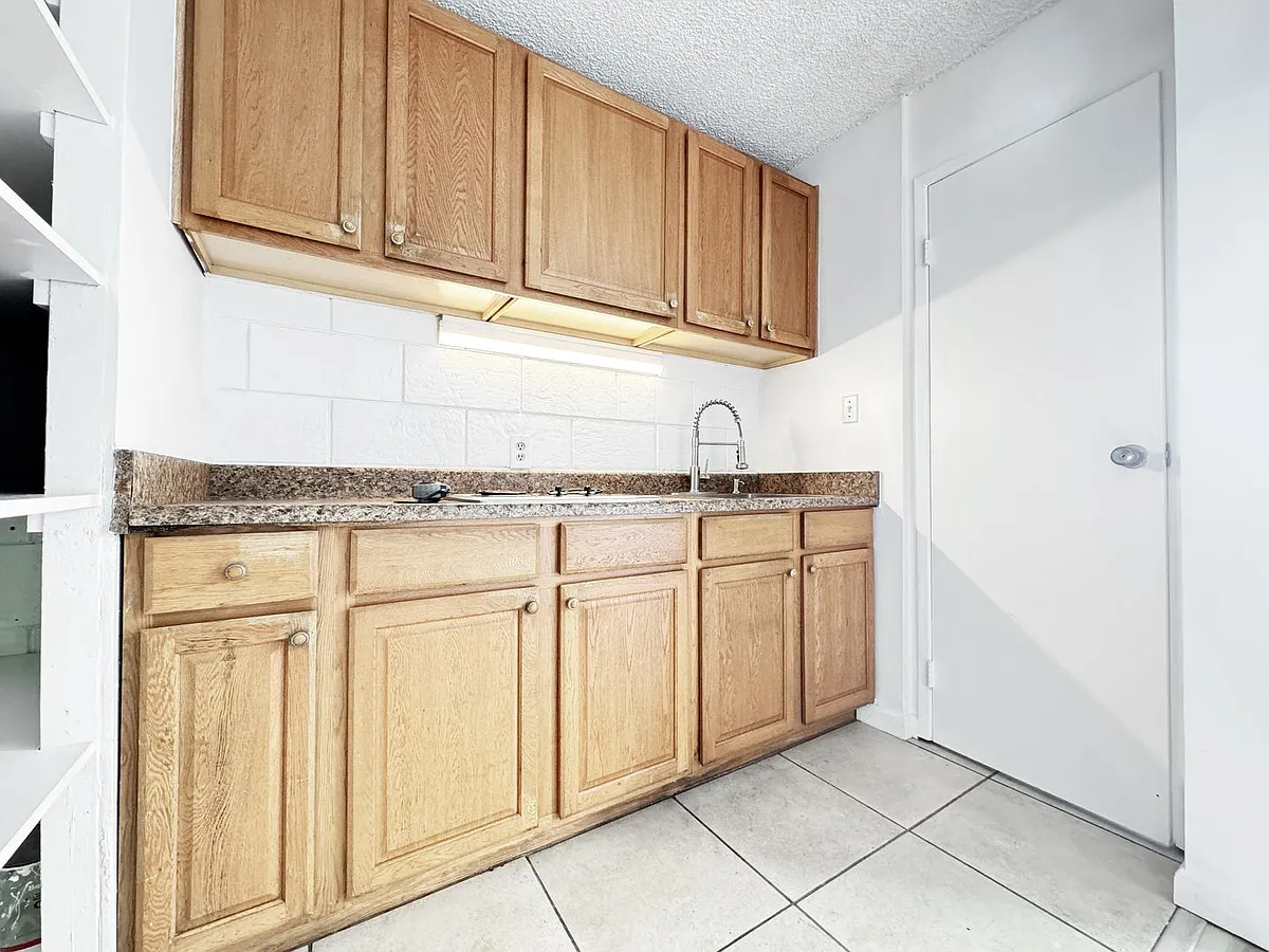 Building Photo - 249 Kapili St #403