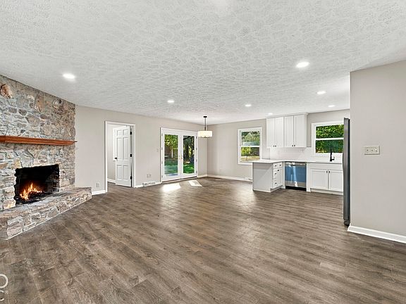 2nd image of 6894 Crown Dr