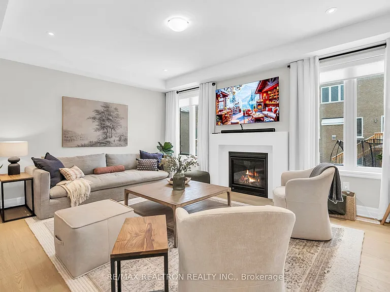 669 Newlove St — Photo 14