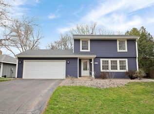 8657 Ridgewind Rd, Eden Prairie, MN 55344