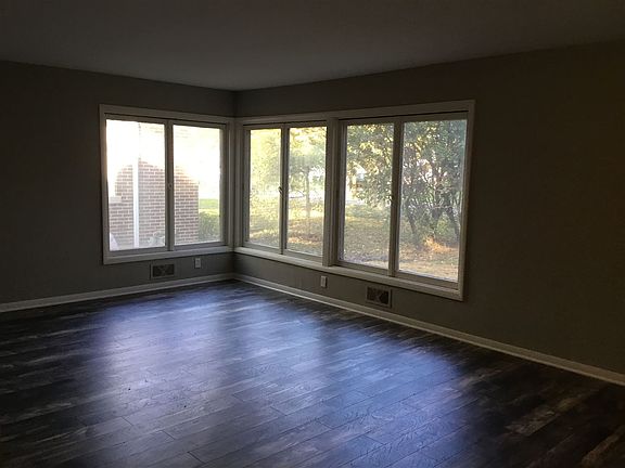 3rd image of 1036 Northlawn Dr
