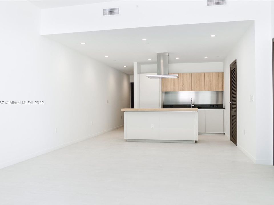 1st image of 1000 Brickell Plz #1807
