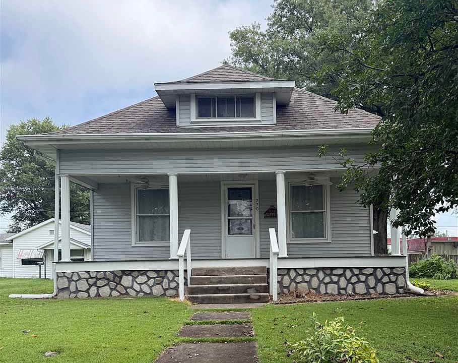 1st image of 220 Indiana St