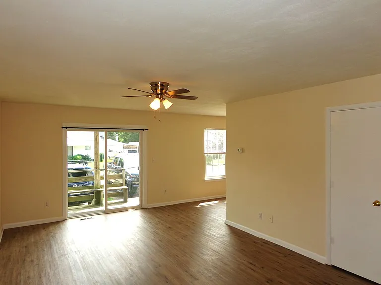 4636 Coronet Ave — Photo 5