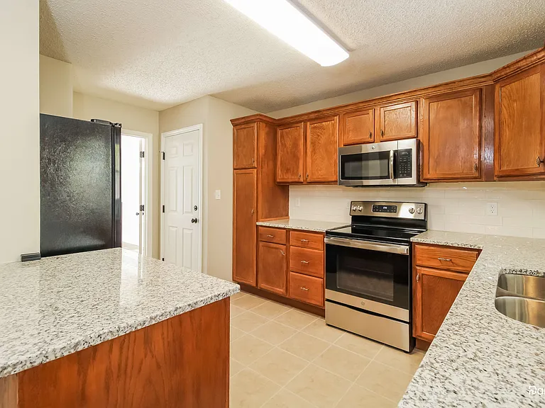 16 Knoll Brook Ct — Photo 3
