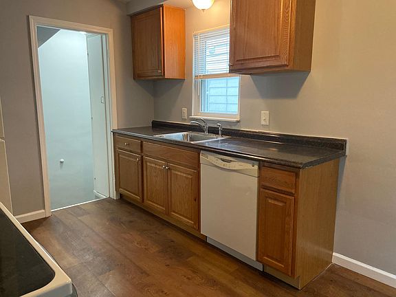 3rd image of 882 Garfield Ave