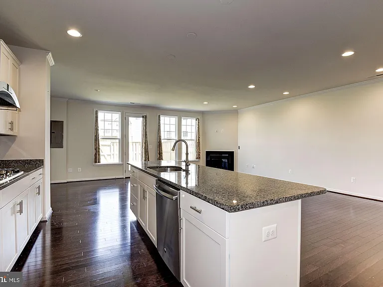 42524 Benfold Sq — Photo 13