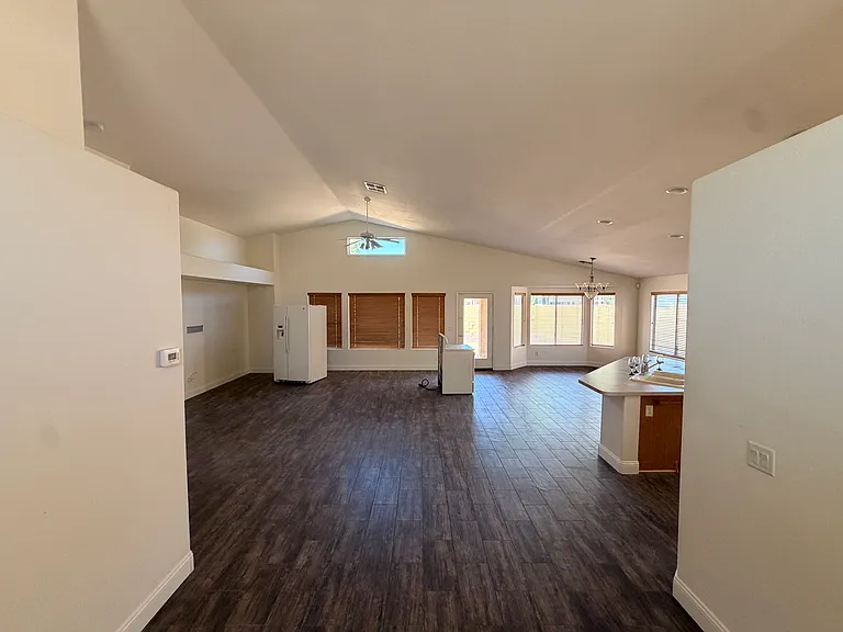 12826 W Windrose Dr — Photo 2