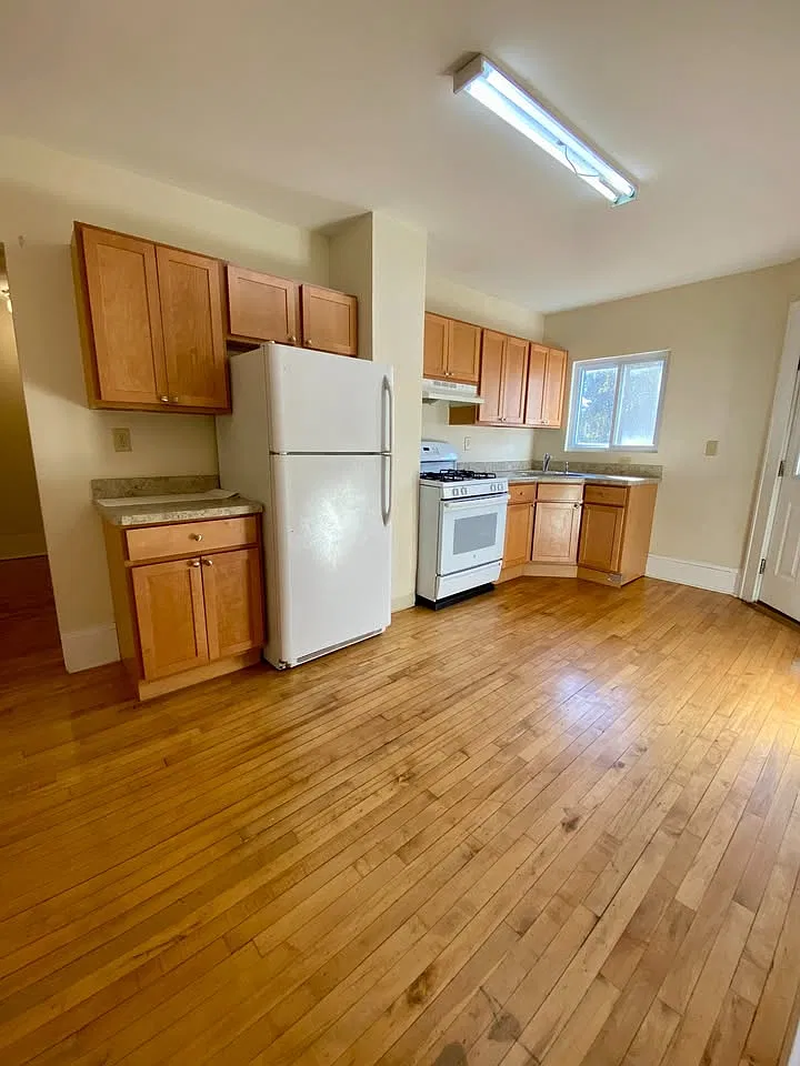 2 bed, 1050 sqft, $1,250 — Photo 3