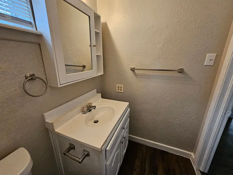 6403 Hollis Ave — Photo 10