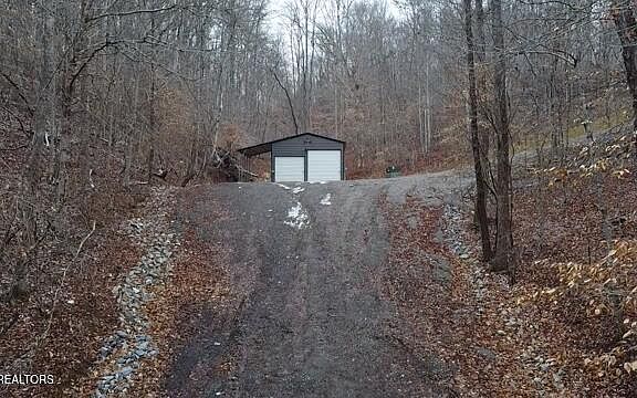 4th image of 7053 Cooks Hollow Rd