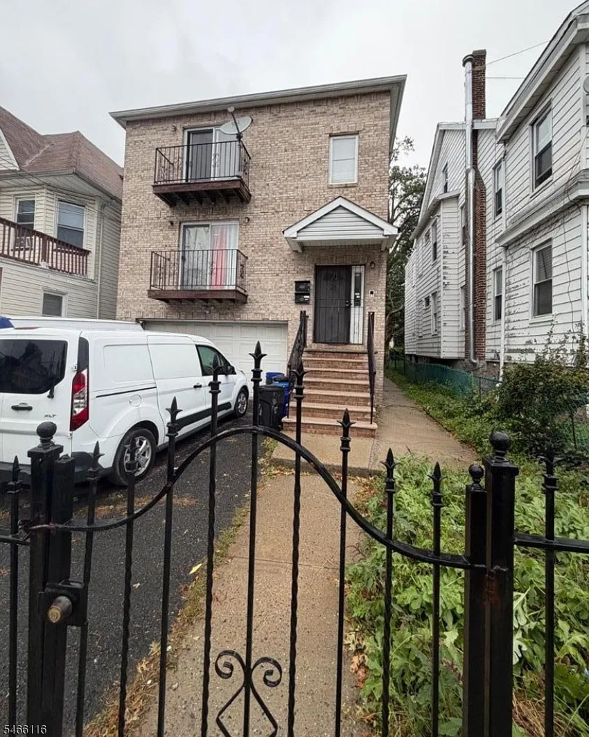 3 bed, 2.0 bath, $2,350 — Photo 1