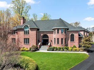 14 Golden Pond Rd, White Plains, NY 10604