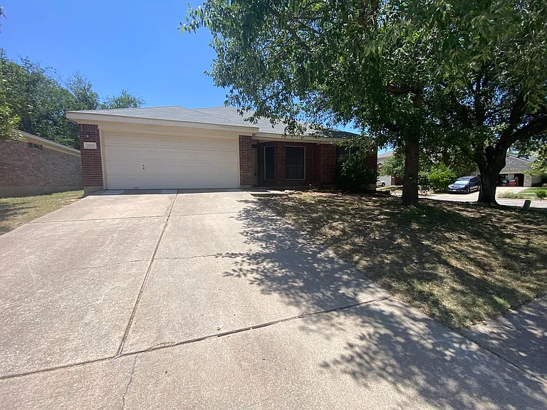 2501 Willow Way — Photo 1