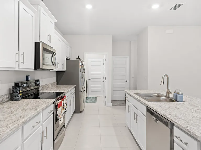 692 NE Turtleback Trl — Photo 17