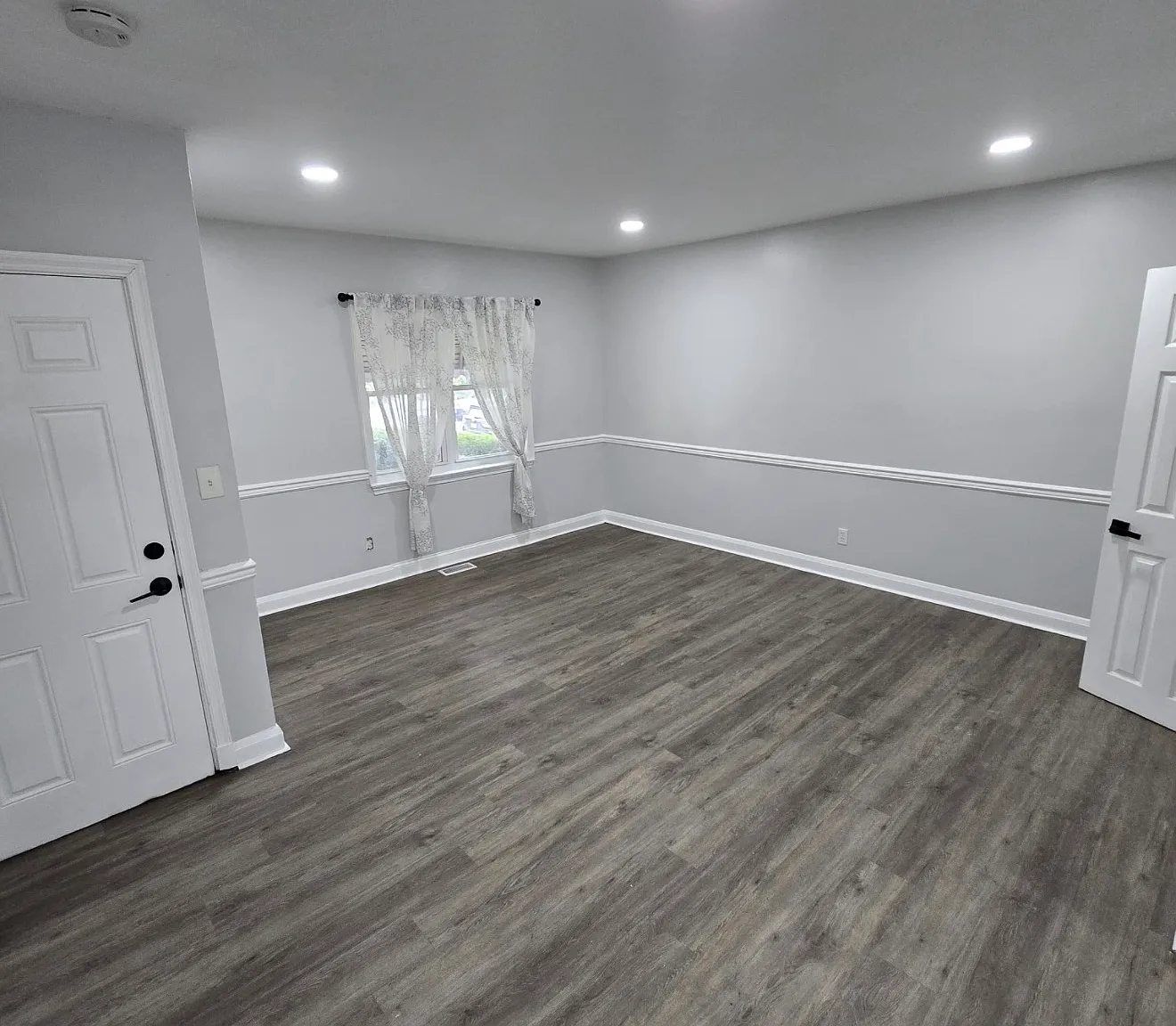 3 bed, 1000 sqft, $1,700 — Photo 3