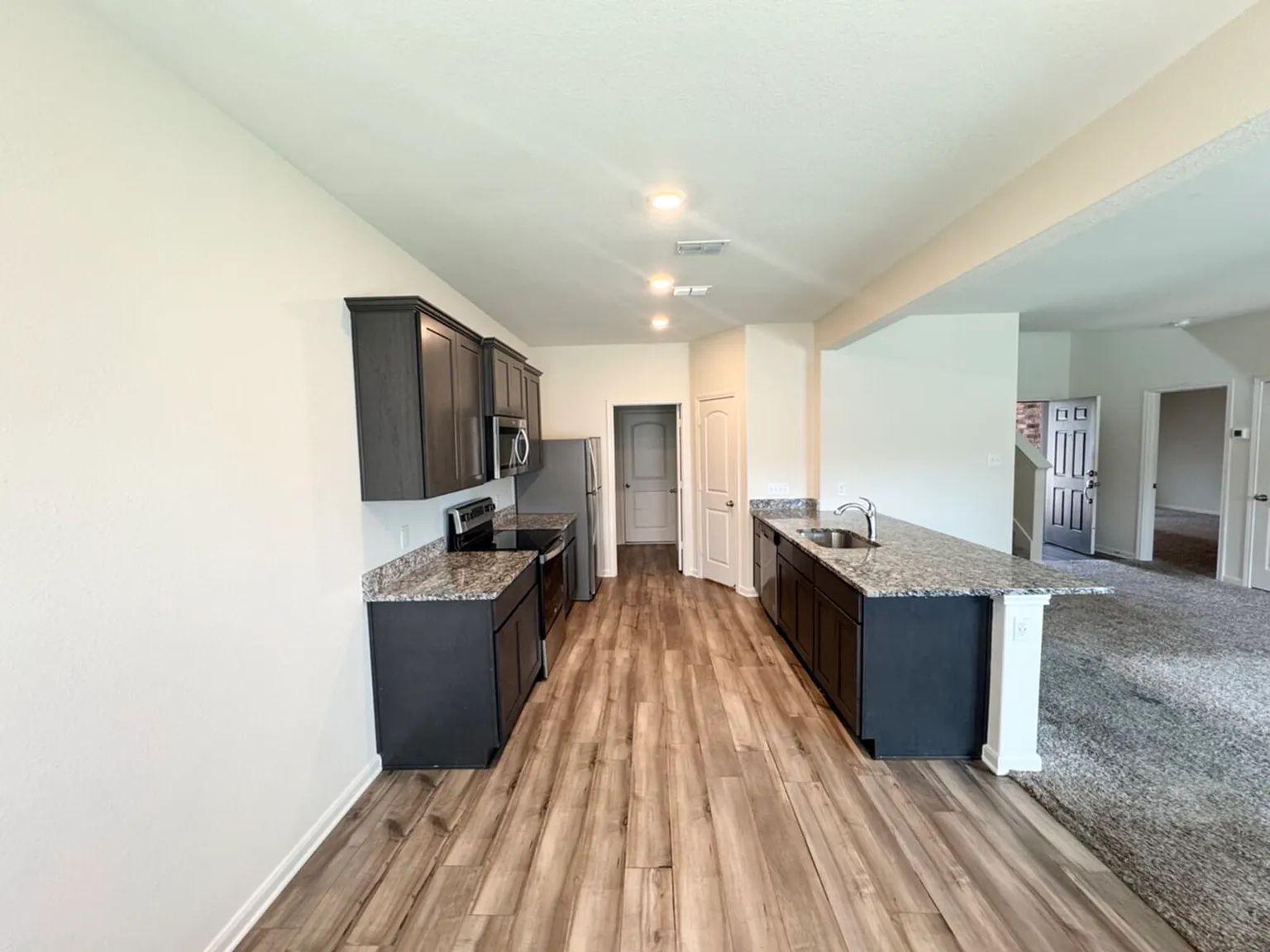 4 bed, 2.5 bath, 2209 sqft, $2,195 — Photo 3