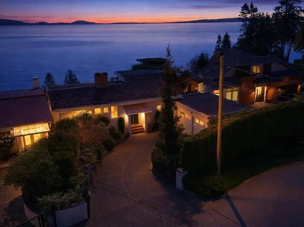 13576 13a Ave, Surrey, BC V4A 1C4