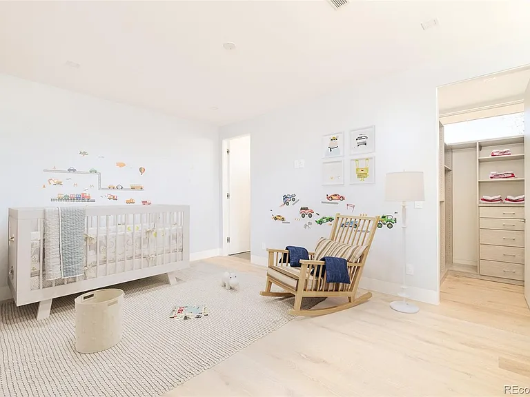 121 S Dexter St — Photo 34