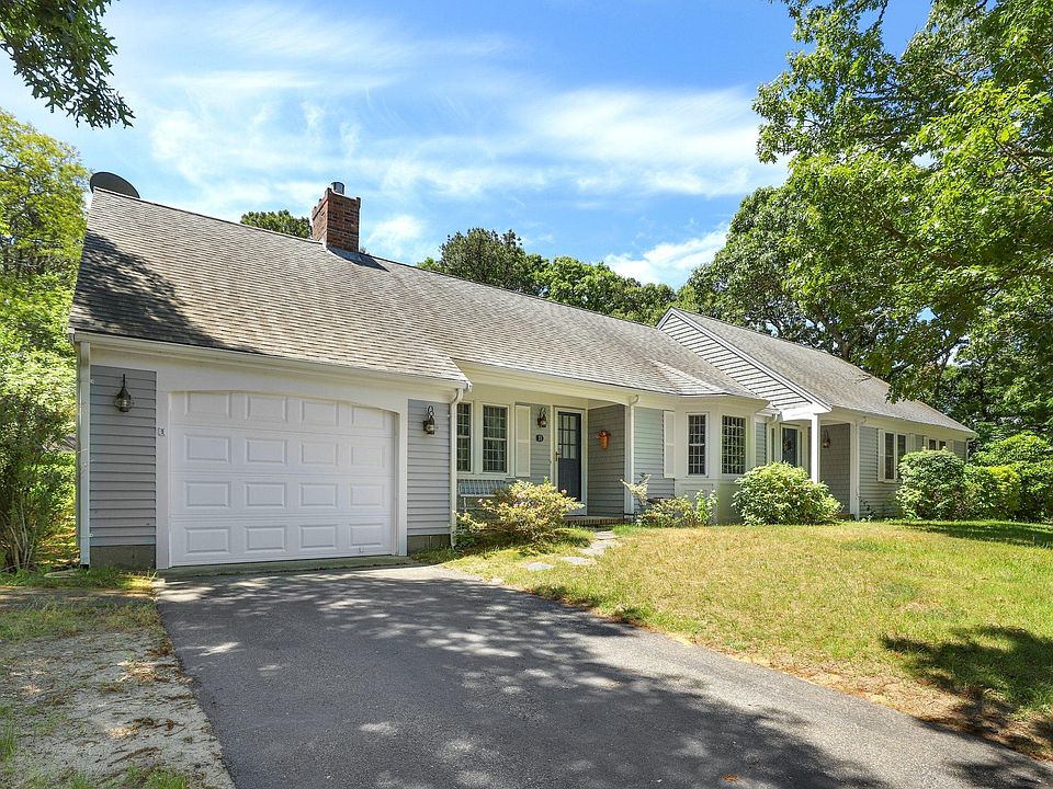 1st image of 11 Bayridge Dr