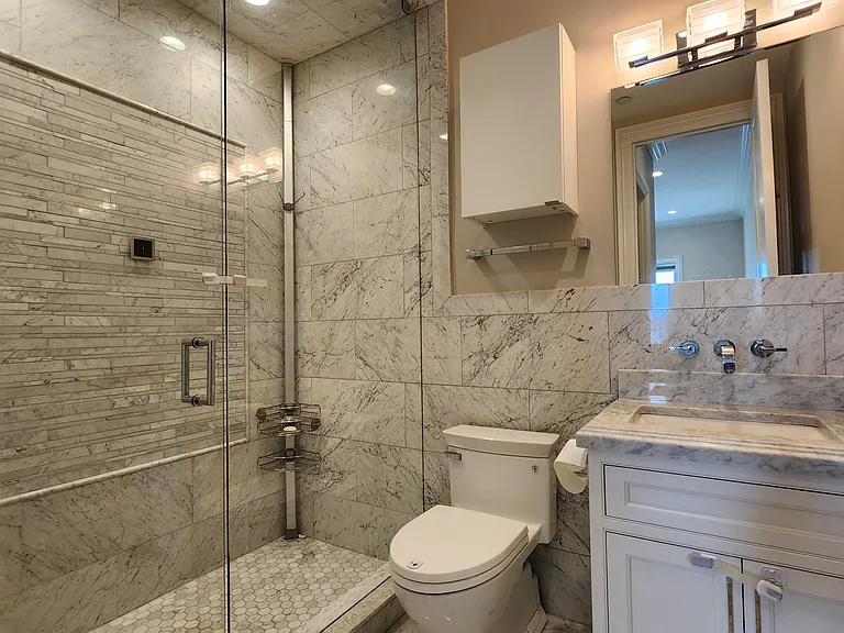 933 E 2nd St #20 — Photo 9