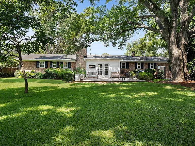 1043 Fort Sumter Dr — Photo 25