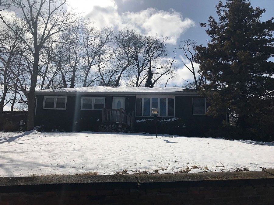1st image of 16 Riviera Dr
