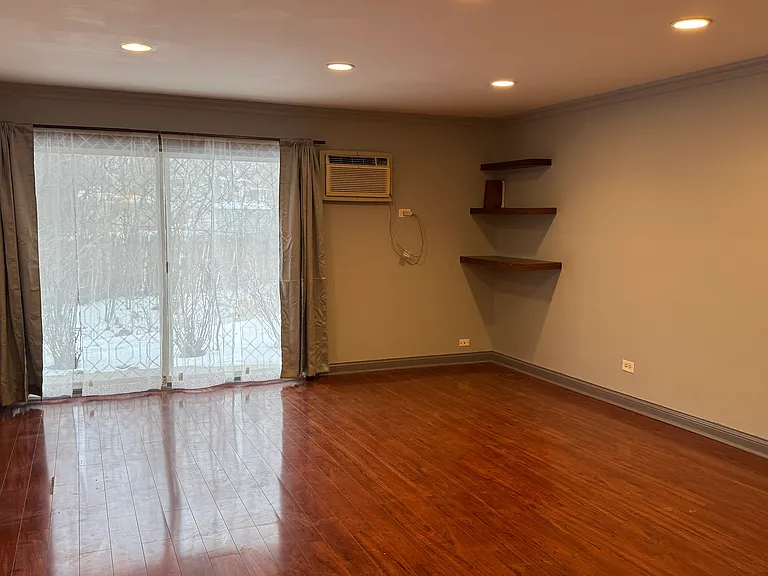 9S060 Lake Dr #12-102 — Photo 13