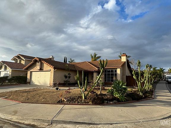 2nd image of 1065 Paseo Del Norte