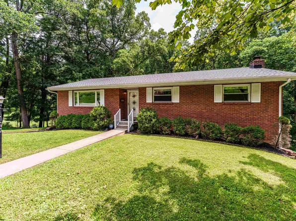 922 Henry Dr, Fairmont, WV 26554