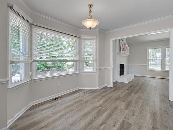 4th image of 2677 N Shiloh Rd