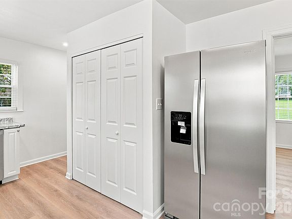 4th image of 203 Magnolia Ave
