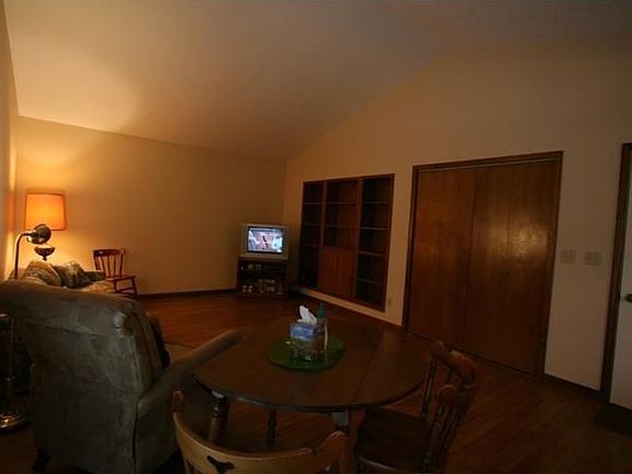 5th image of 498 Sunset Dr