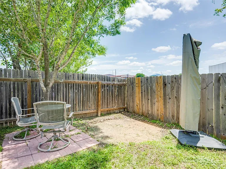 18325 Maxa Dr — Photo 35