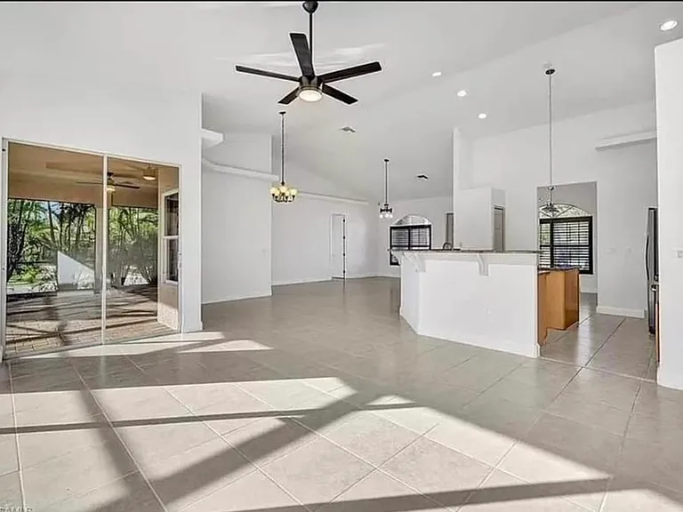 4627 SW 15th Ave — Photo 6