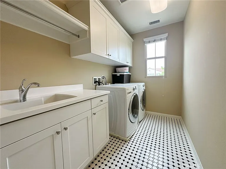 65 Elmdale — Photo 24