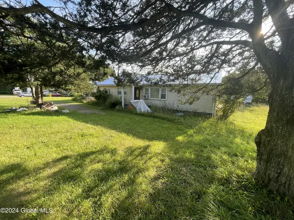 305 Sugar Loaf Road, Earlton, NY 12042