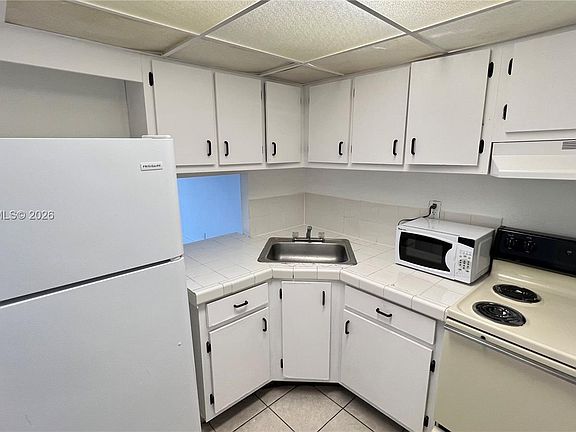 3rd image of 4550 NW 9th St APT 612E