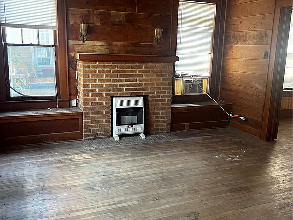 2nd image of 1011 W Walker St
