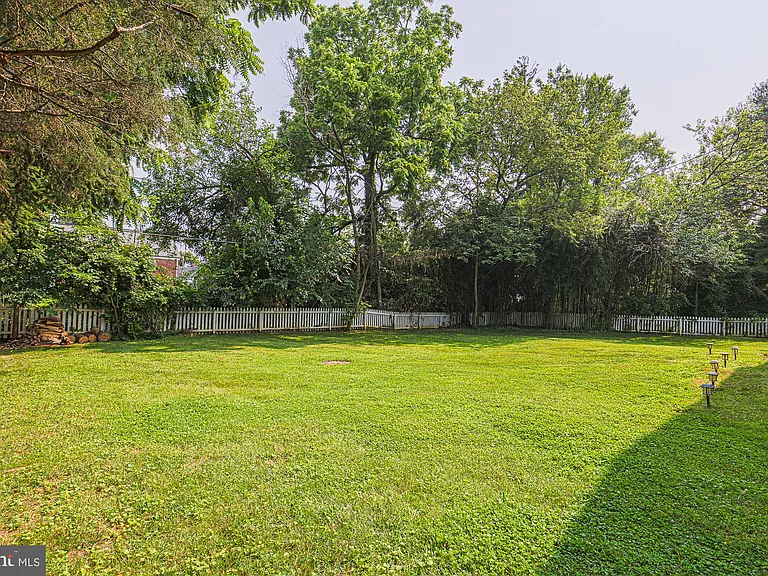 215 Clarendon Ave — Photo 11
