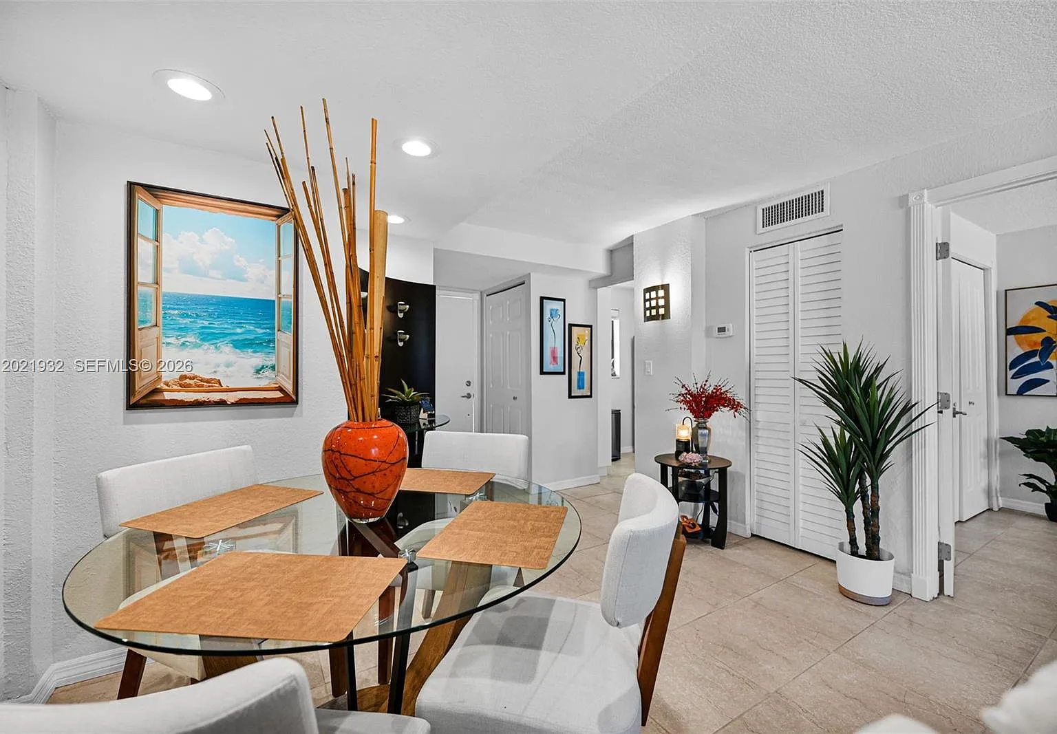 Collins Plaza Condo — Photo 4