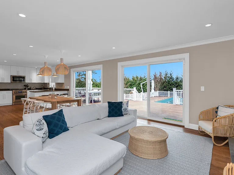 10 Ridge Ln — Photo 1