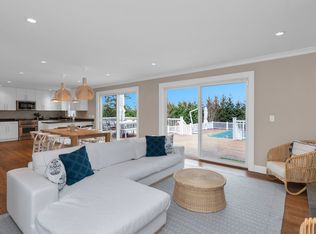10 Ridge Ln, Hampton Bays, NY 11946