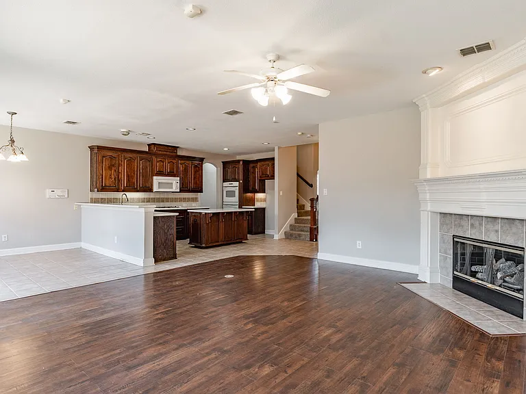 1100 Cedar Valley Dr — Photo 5