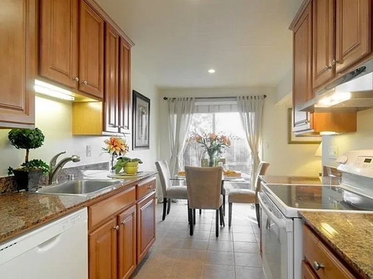 415 Pinehurst Ave — Photo 6