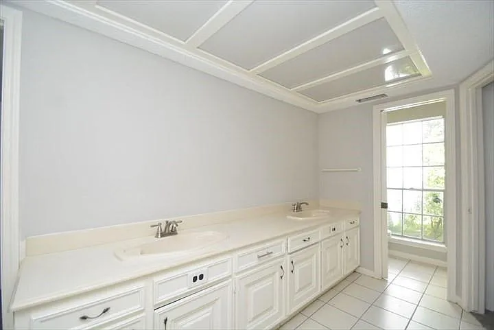 538 Longview Dr — Photo 15