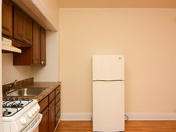 4th image of 3335 W Diversey Ave #113