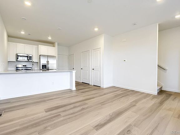 3rd image of 15555 Gilpin Avenue