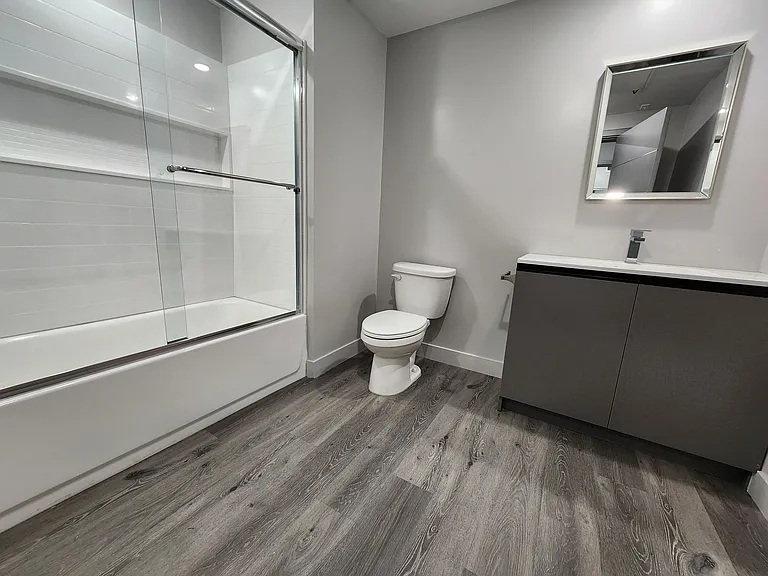 7040 N Woodman Ave #105 — Photo 15