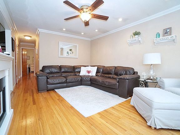4th image of 176 Dongan Hills Ave